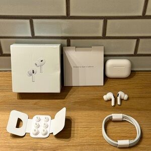 AirPods Pro 2nd Generation with MagSafe Charging Cade